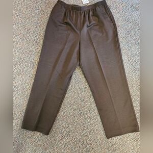 NWT Alfred Dunner Womens pull- on trousers.